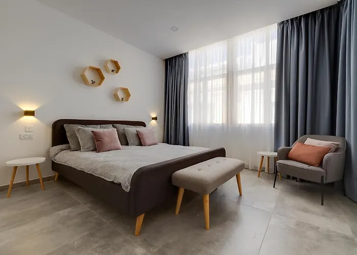 Perfect Location, Modern 2Br Apartment