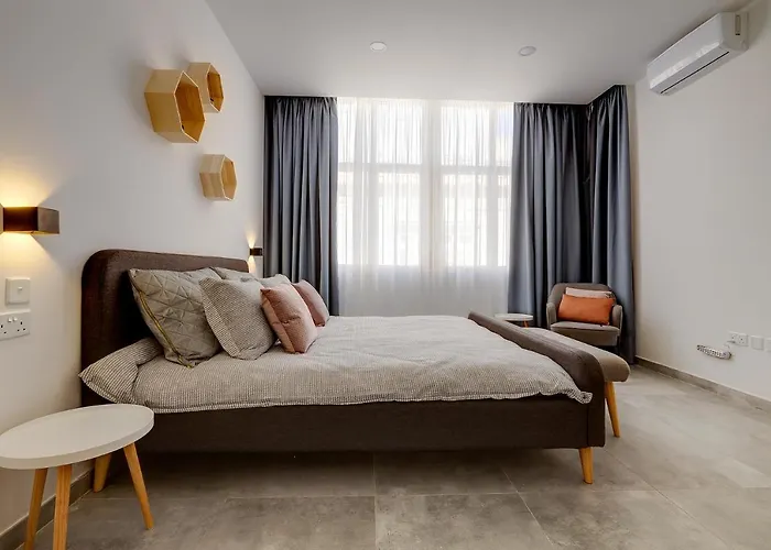 Perfect Location, Modern 2Br Apartment