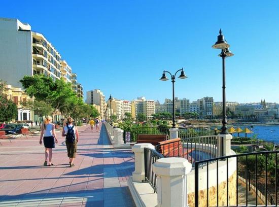 Perfect Location, Modern 2br